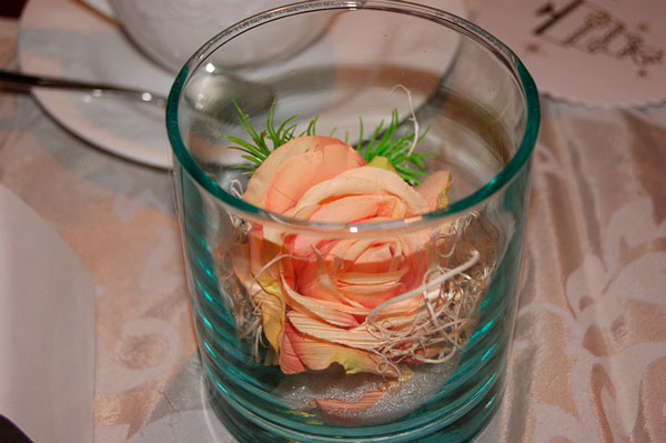 ideas-san-valentin-restaurante-recipiente-vidreo-rosa