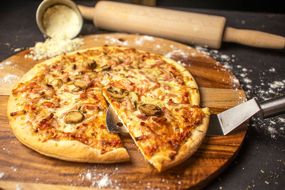 pizza de bacon y champiñon